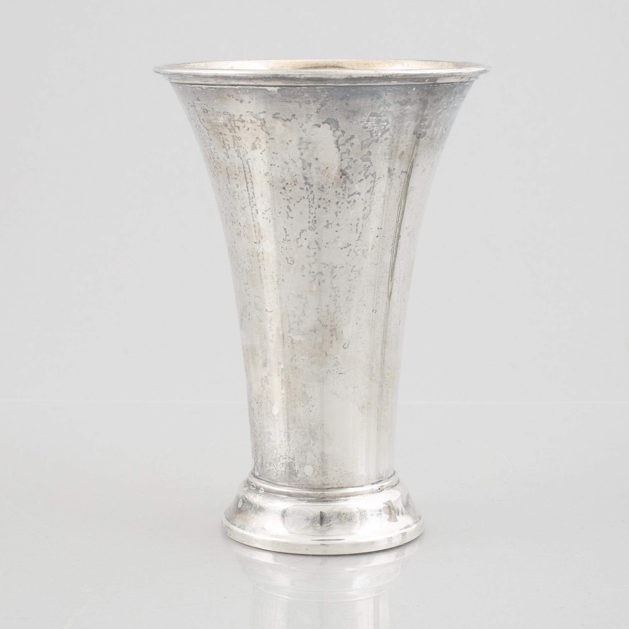 A set of three Swedish silver beakers, including CG Hallberg, Stockholm 1951.