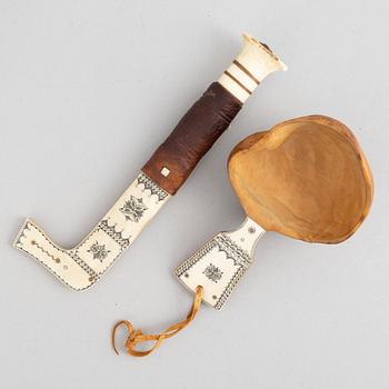 Esaias Poggats, knife and cup-.