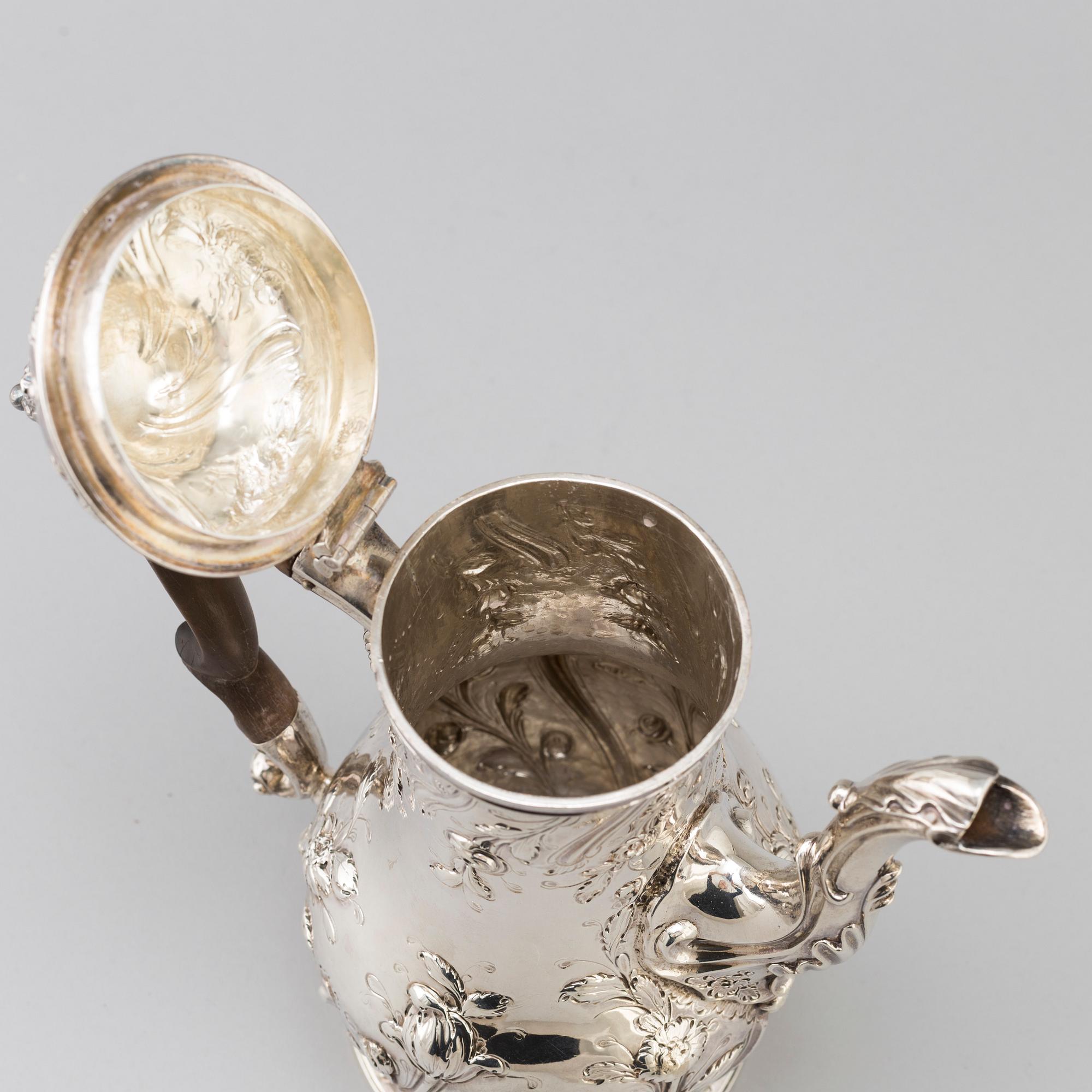 An English 18 th century silver coffee-pot, mark of Benjamin Gignac, London 1763.