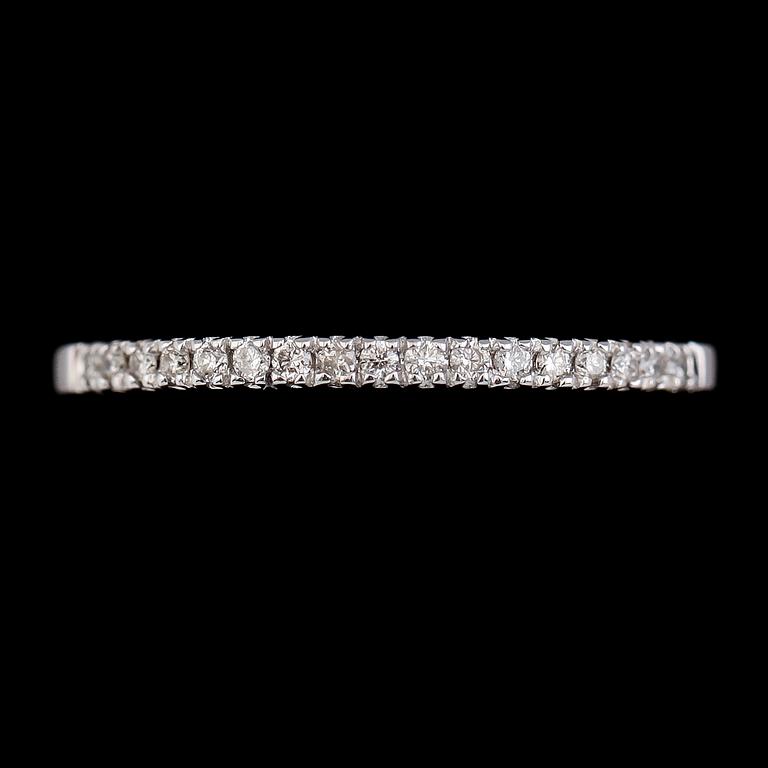 RING, 14K vitguld, briljantslipade diamanter tot ca 0.20 ct. Vikt ca 2 g.