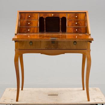 SEKRETÄR, gustaviansk stil, 1900-tal.