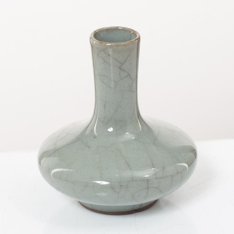 Two joss stick holders, a vase, a brush washer and a small ewer, Qing dynasty, 19th century and older.