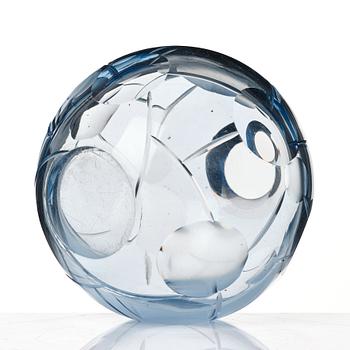 Vicke Lindstrand, a cut glass vase, Orrefors 1931.