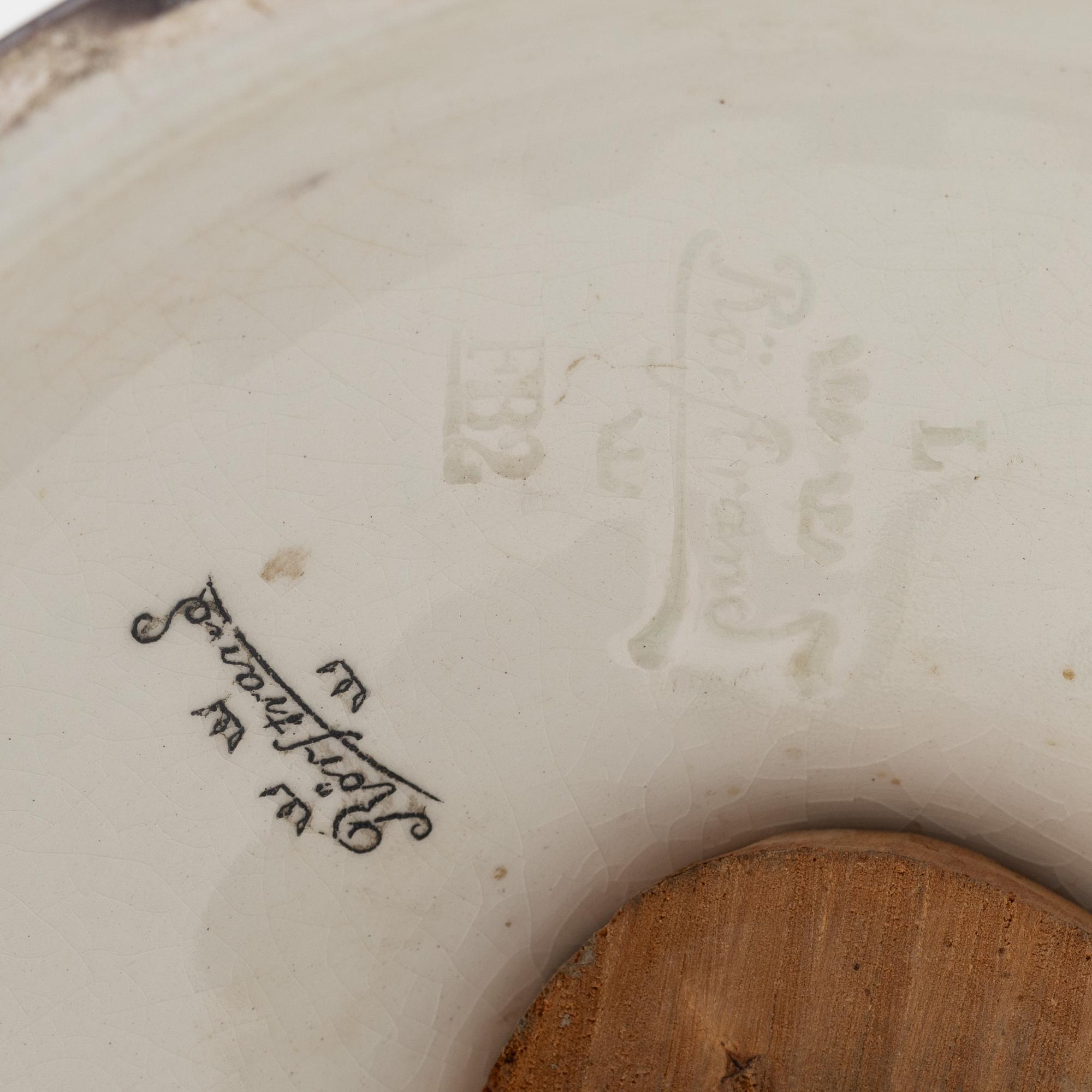 Lockurna, Majolika, Rörstrand, omkring sekelskiftet 1900.