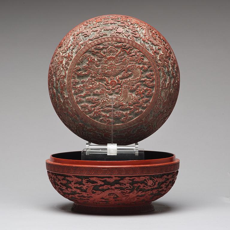 A box with cover, presumably Qing dynasty (1664-1912) with Qianlong mark.