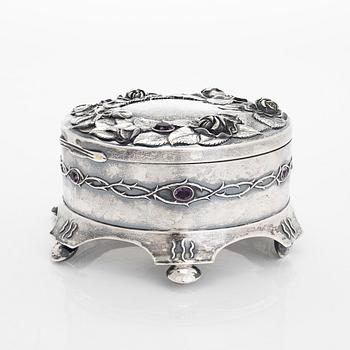 A silver jewellery box with cut amethysts, Sahlstedt, Turku 1921.