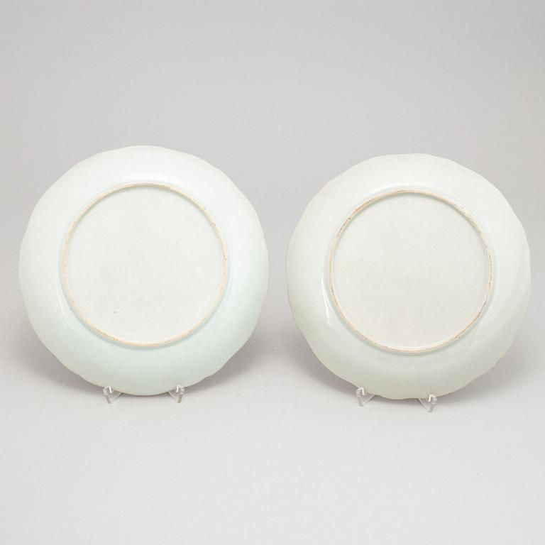 A pair of Chinese famille rose porcelain dishes, Qing dynasty, Qianlong (1736-1795).