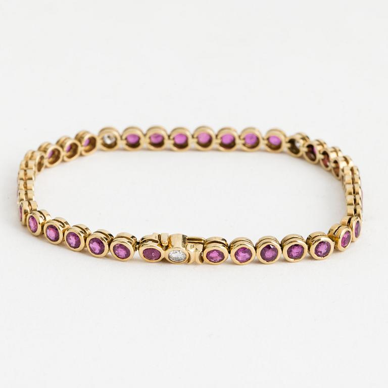 BRACELET, 18K gold with 5 diamonds 0.60 cts and rubies 5.90 cts, according to engraving.