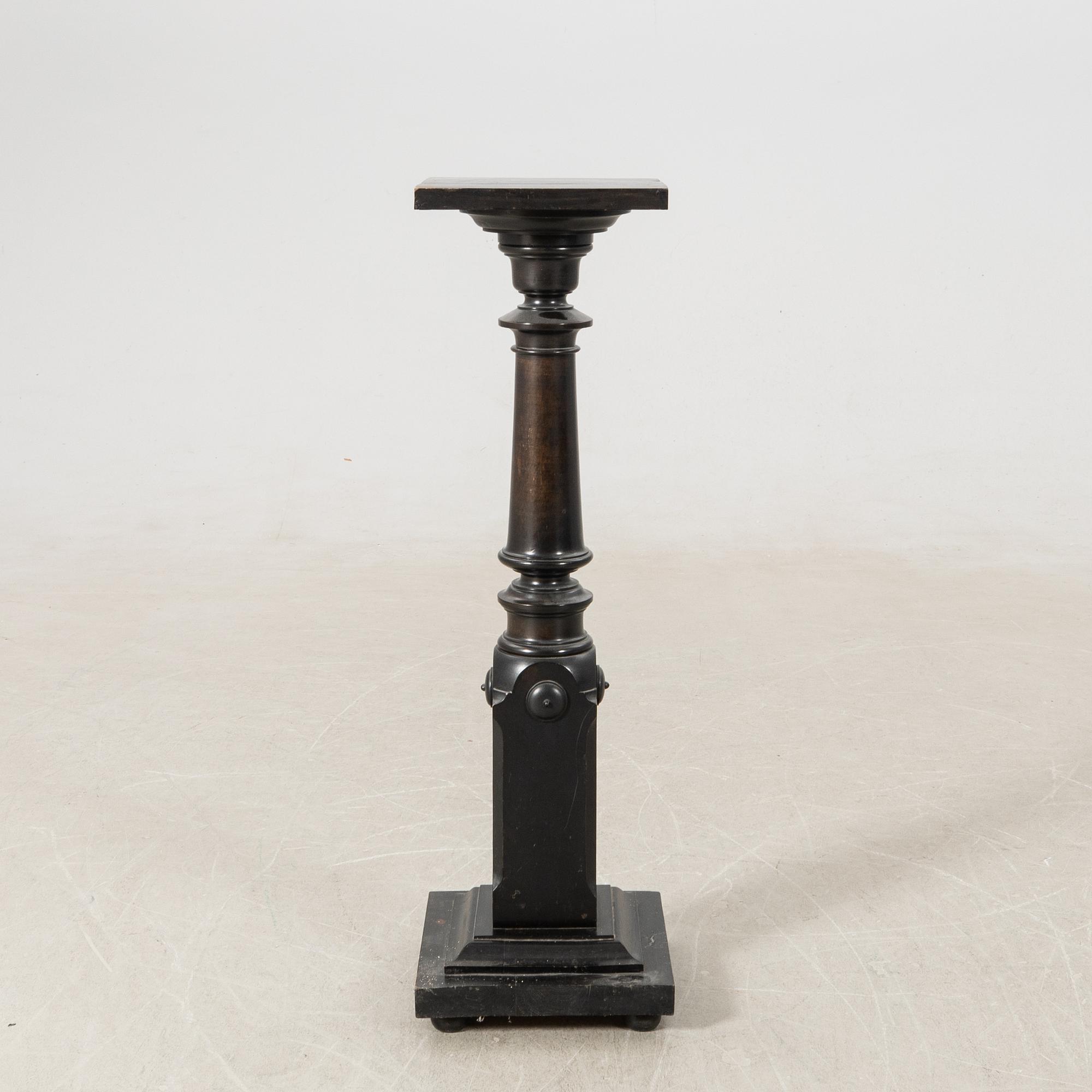 Pedestal early 20th century.
