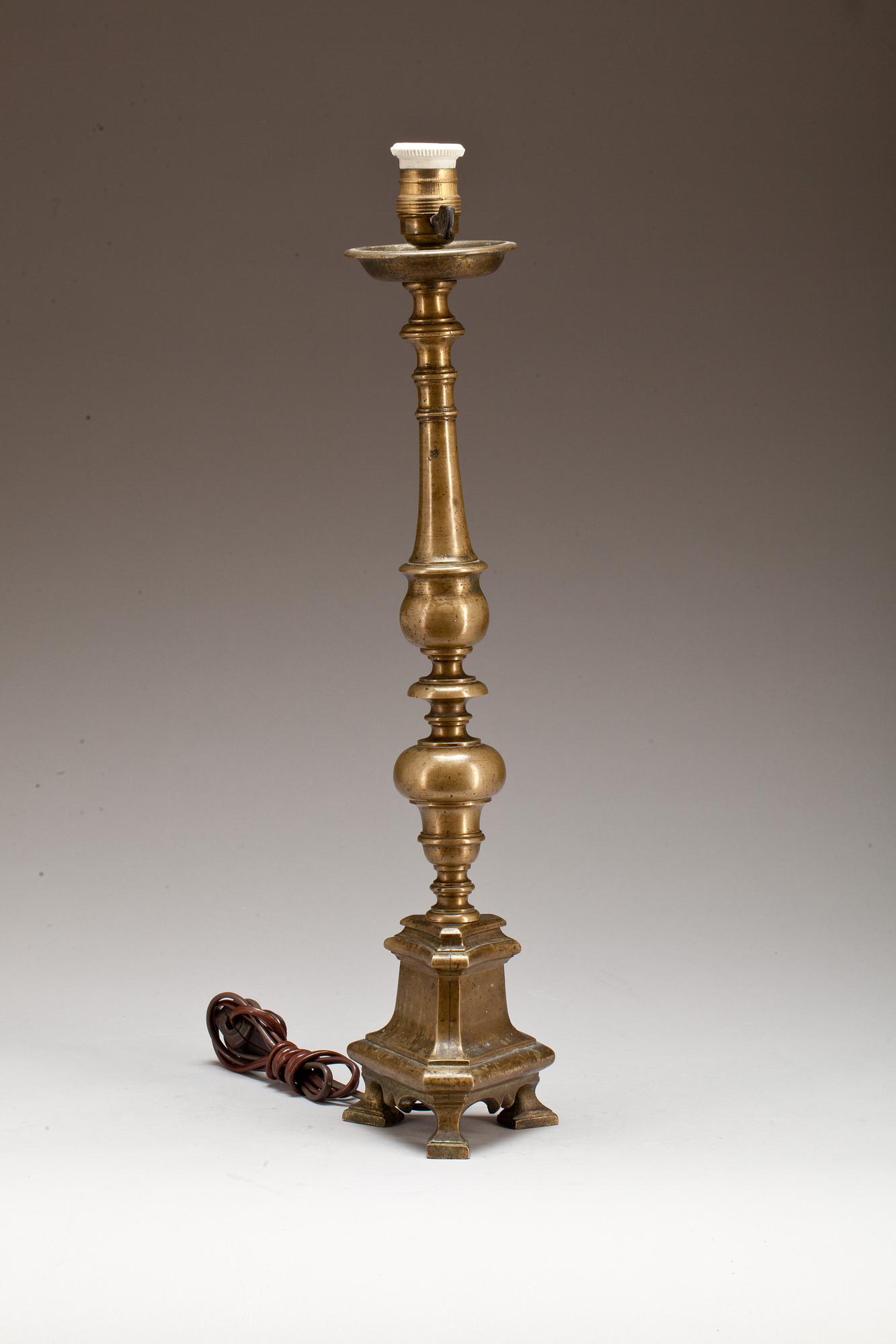 BORDSLAMPA, malm, barockstil. 1900-tal.