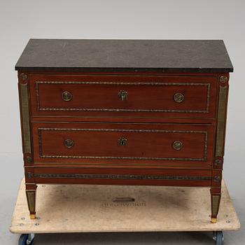 A gustavian style chest of drawers. First half of the 20th century.