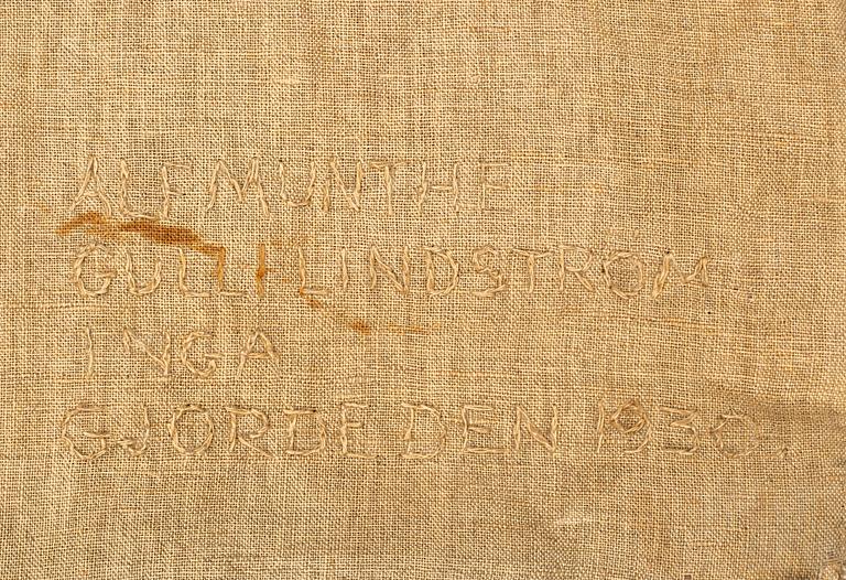 Alf Munthe, a textile, "Välkommen", embroidery and pile on fabric, ca 244,5 x 87-89 cm.