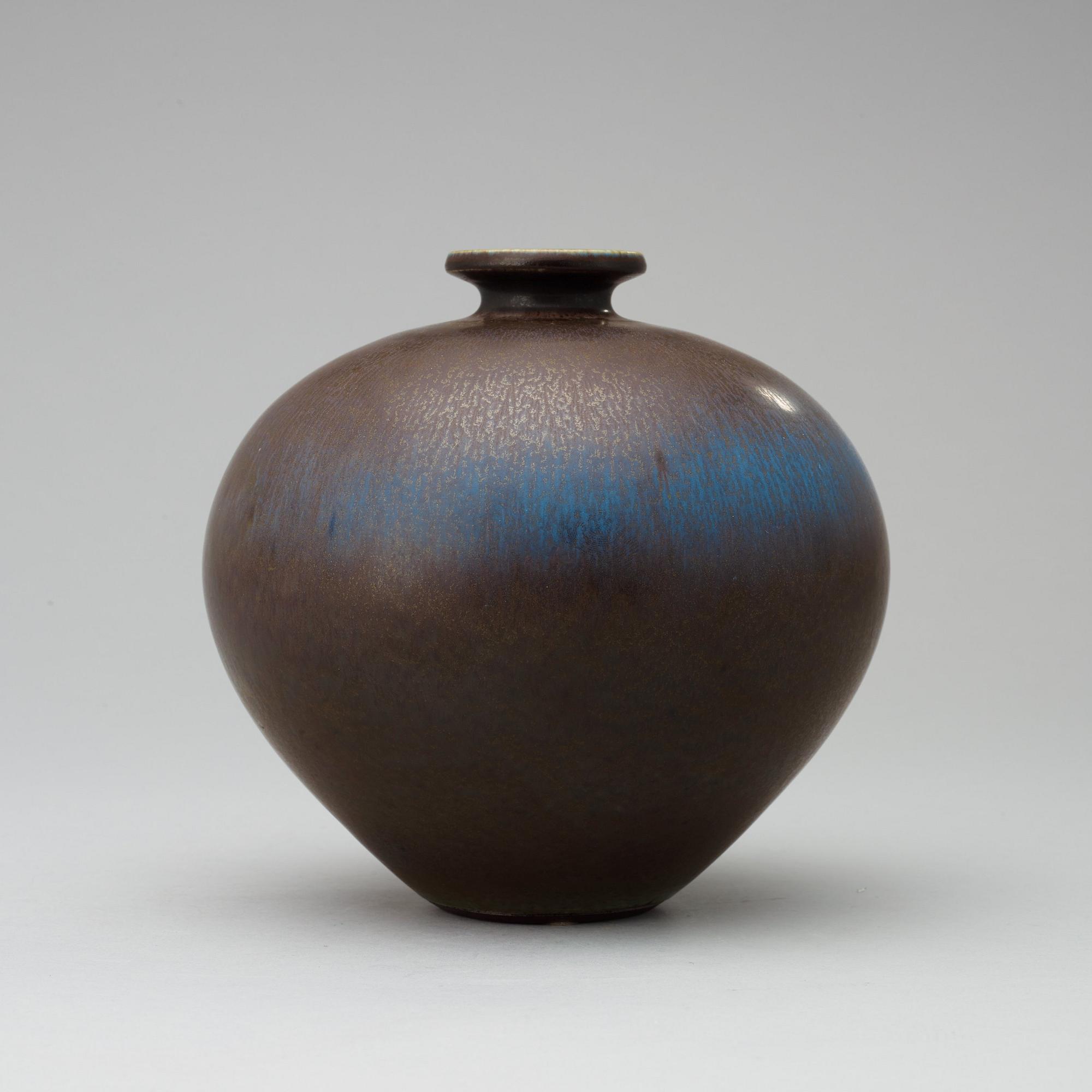 BERNDT FRIBERG, urna, Gustavsbergs Studio 1974.