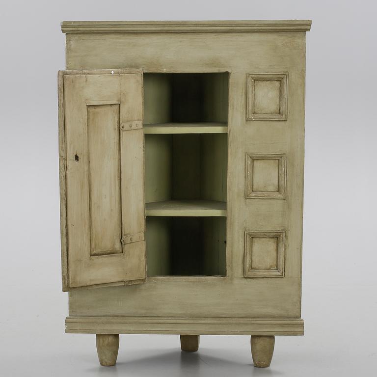 HÖRNSKÅP, 1800-tal.