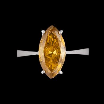1153. A marquise cut fancy greenish yellow diamond ring 2.46 cts.