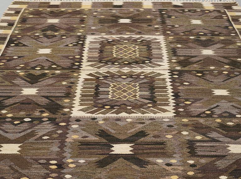 Barbro Nilsson, A carpet, "Nejlikan gråsvart", flat weave, ca 273,5 x 213,5-219,5 cm, signed AB MMF BN.