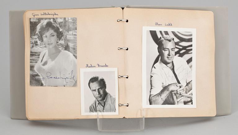 ALBUM MED AUTOGRAFER, 56 fotografier, mest Hollywood, 1950-60-tal.