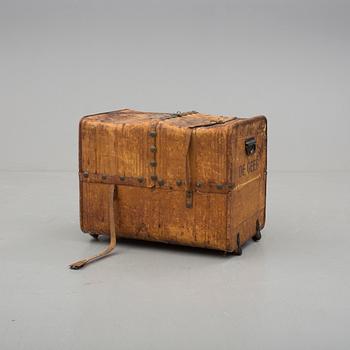 KOFFERT, 1900-talets första hälft.