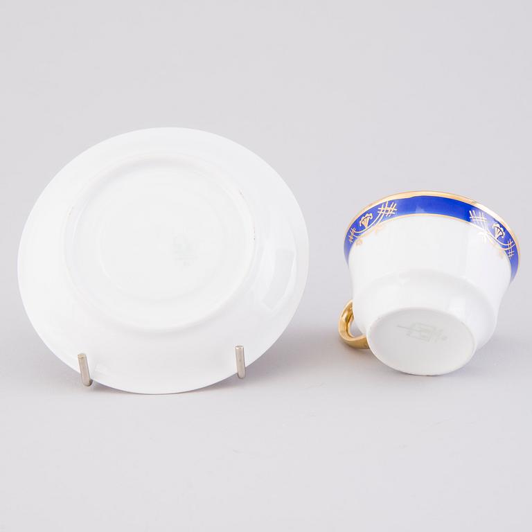 A 70-pcs set of dinnerware and for coffee, Arabia Finland 1932-1949.