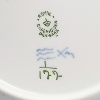 SERVISDELAR, 23 st, porslin, "Musselmalet", Royal Copenhagen, Danmark, 1900-talets andra hälft.