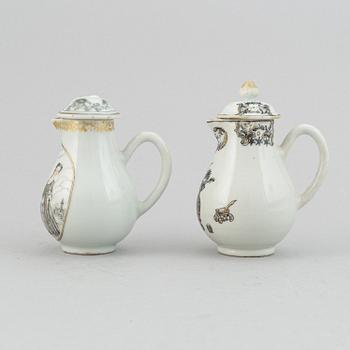 Gräddkannor med lock, 2 st, kompaniporslin. Qingdynastin, 1700-tal.