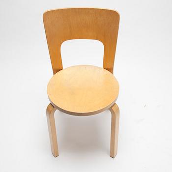 STOL, modell 66, och BORD, Alvar Aalto, Artek. 1900-talets senare hälft resp. mitt.