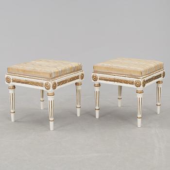 TABURETTER, ett par, gustaviansk stil, 1900-talets början.