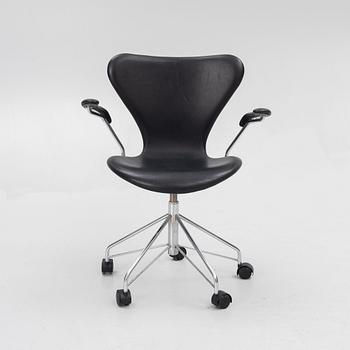 Arne Jacobsen, a 'Series 7' desk chair, Fritz Hansen, Denmark, 1999.