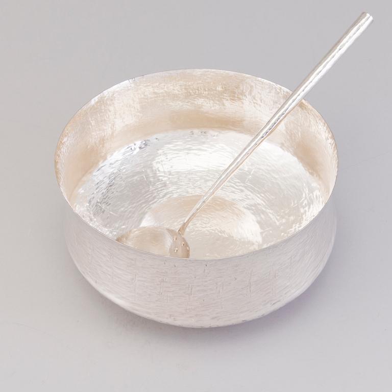 TAPIO WIRKKALA, bålskål samt slev, sterling silver, Kultakeskus, Tavastehus 1973.