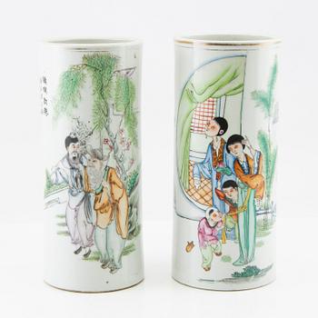 A set of two Chinese vases, 20th century.