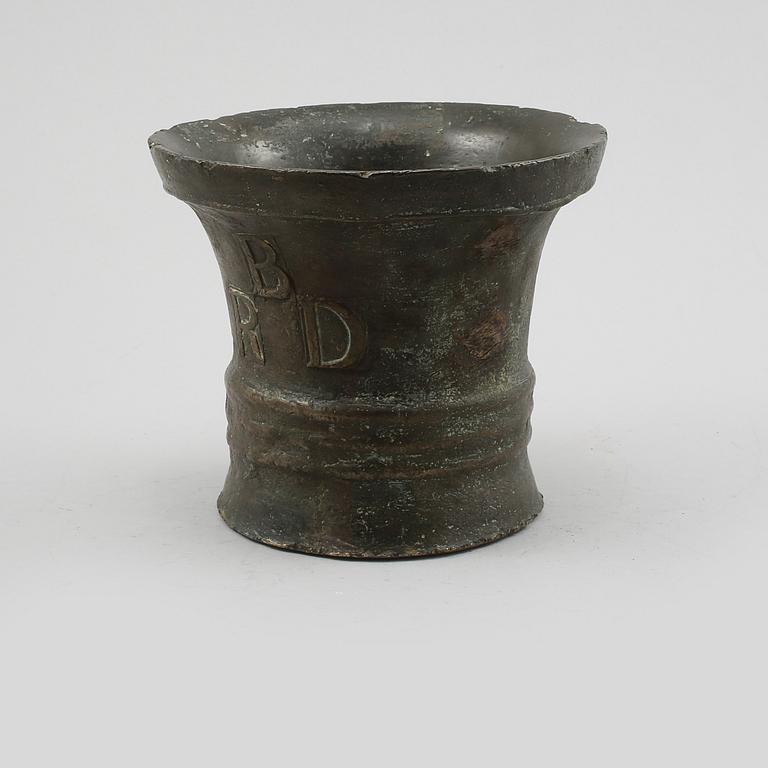 MORTEL, mässing, daterad 1658.