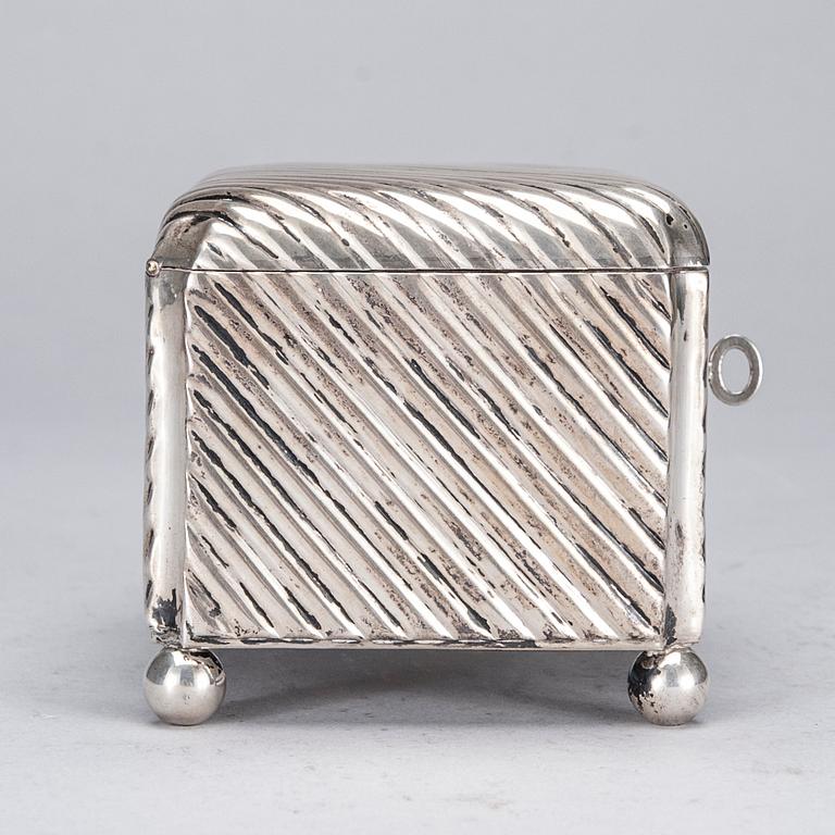 DOSA, silver, Wien, Österrike-Ungern, ca 1900. Totalvikt 326 g.