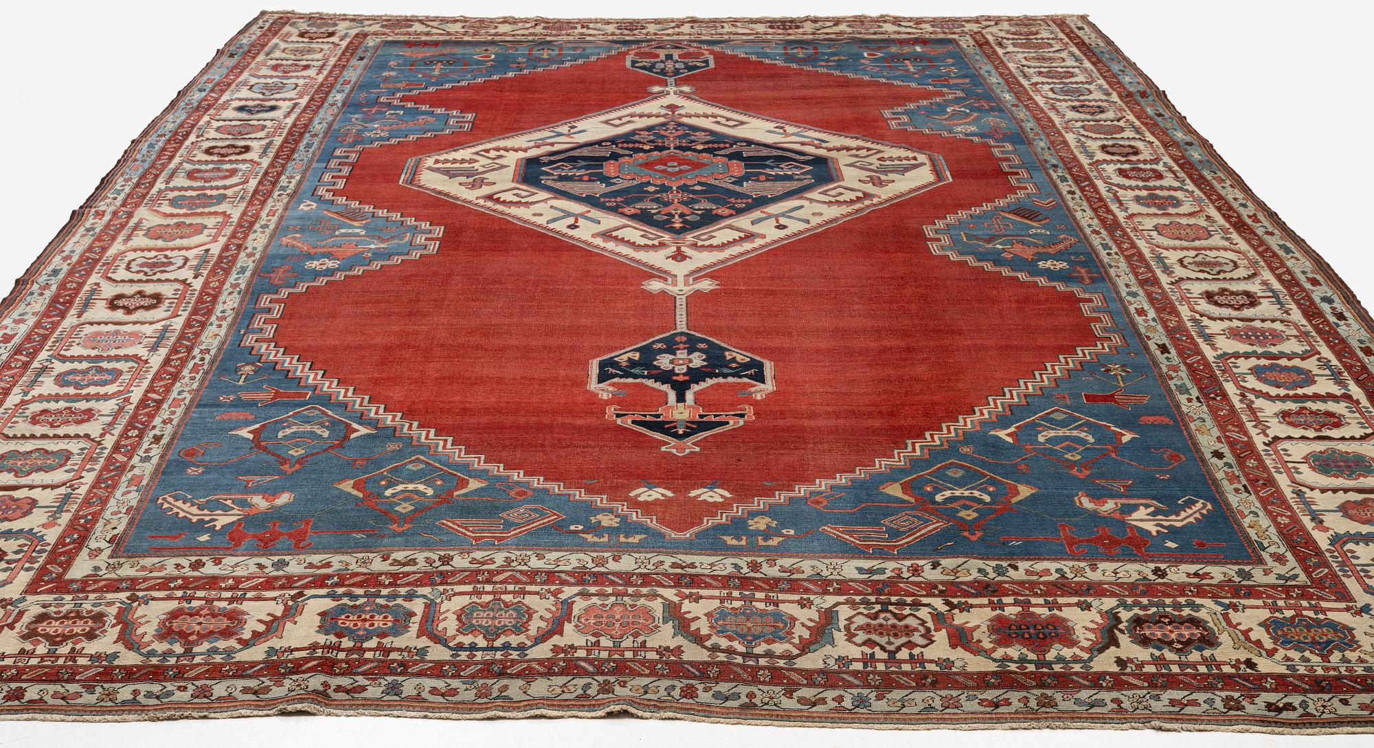 A Bakshaish carpet, West Persia, c. 576 x 385 cm.