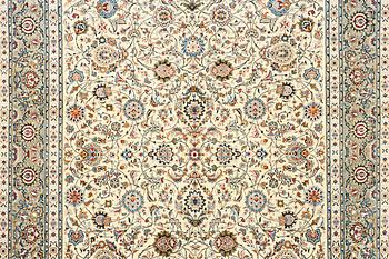 Matta, Keshan, signerad Isfahanian, ca 428 x 327 cm.