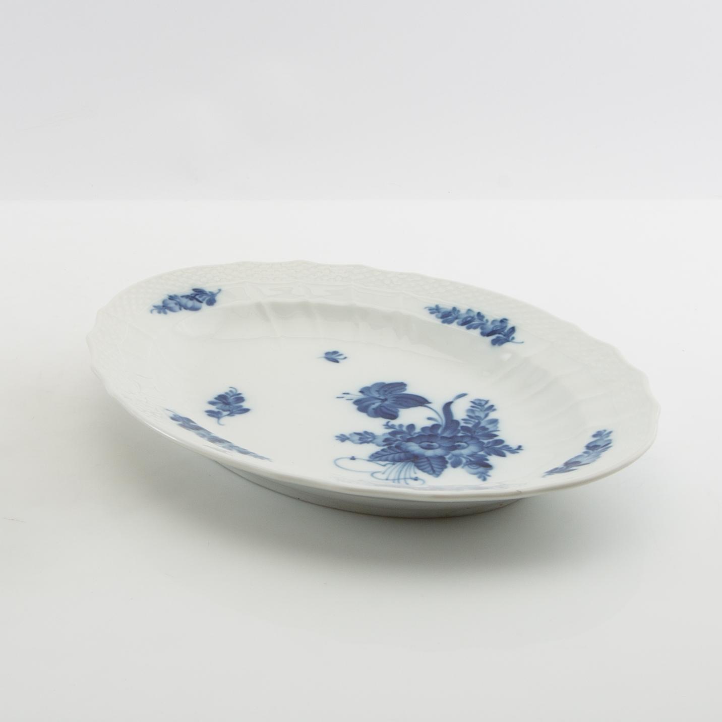 Service approximately 140 pieces "Blue Flower" Royal Copenhagen Denmark 20th century porcelain.