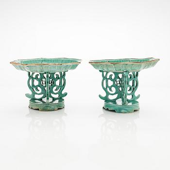 A pair of green glazed Chinese tazzas, late Qing dyasty.