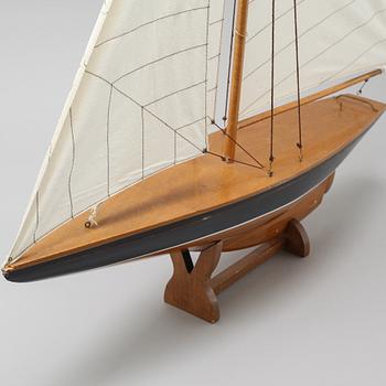 A boat modell from the first half of the 20th century.