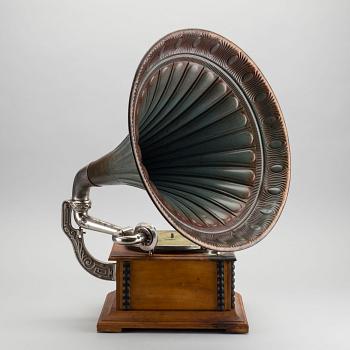 A "Veni Vidi Vici", Soundbox grammophone from the frist half of the 20th century.