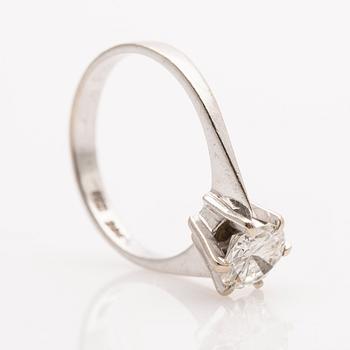 Ring, 14K gold with brilliant-cut diamond.