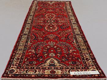 MATTA, Hamadan, ca 307 x 84 cm.