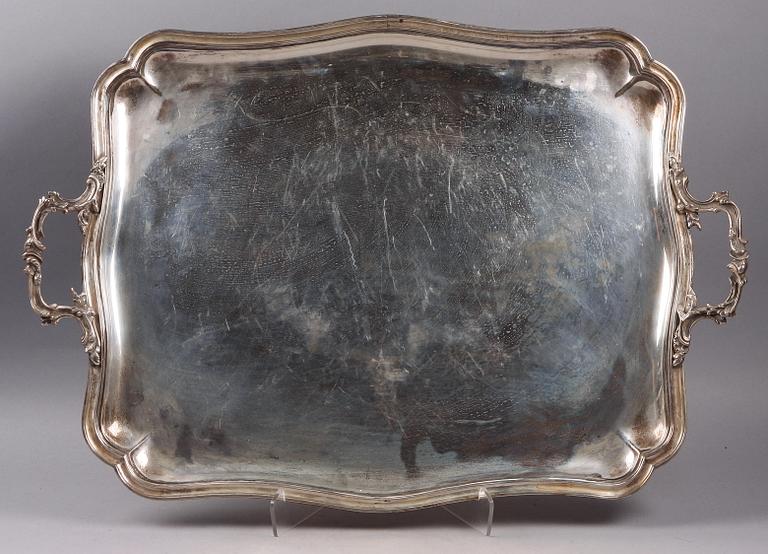 BRICKA, silver, rokokostil, svenska importstämplar. Vikt ca 3500gram.