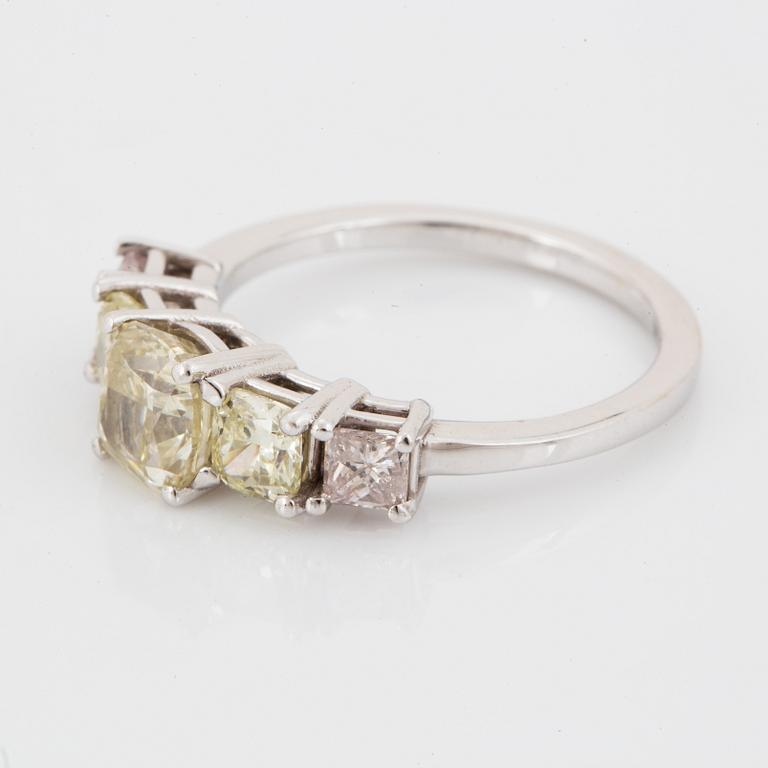 RING, med diamanter, mittsten 1,24 ct med GIA certifikat.