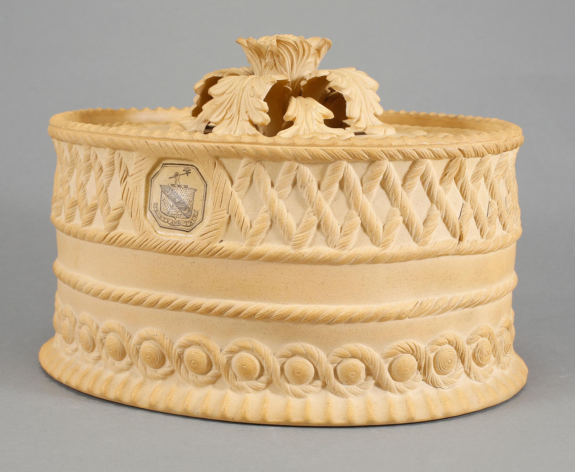 PASTEJFORM, lergods, Davenport, 1800-tal.