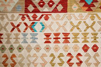 MATTA, kelim, 340 x 240 cm.