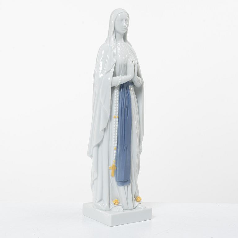 Lladró, a collection of figurines etc. Including "Romantic doves - wall art", "Sitting in heaven", "Our lady of Lourdes".