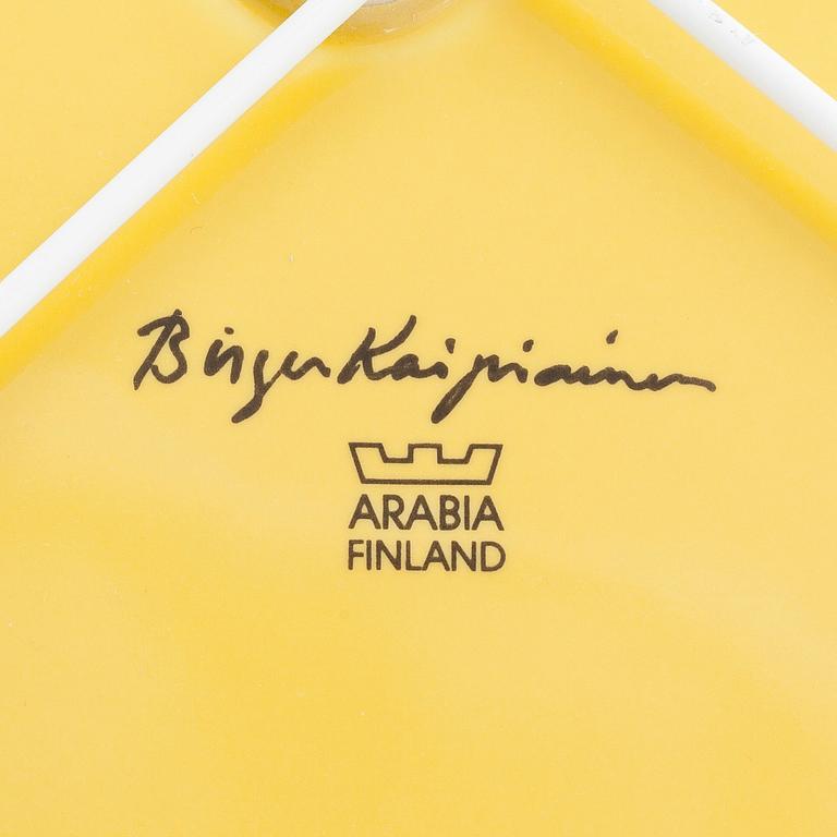 Birger Kaipiainen, dekorationsfat, keramik, signerat Kaipiainen Arabia.