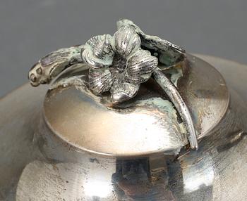 SOCKERSKÅL MED LOCK, silver. JE Torsk, Stockholm 1896. Ca 410 g.