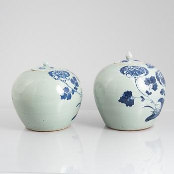 Two similar Chinese porcelain vases with covers, late 19th Century.