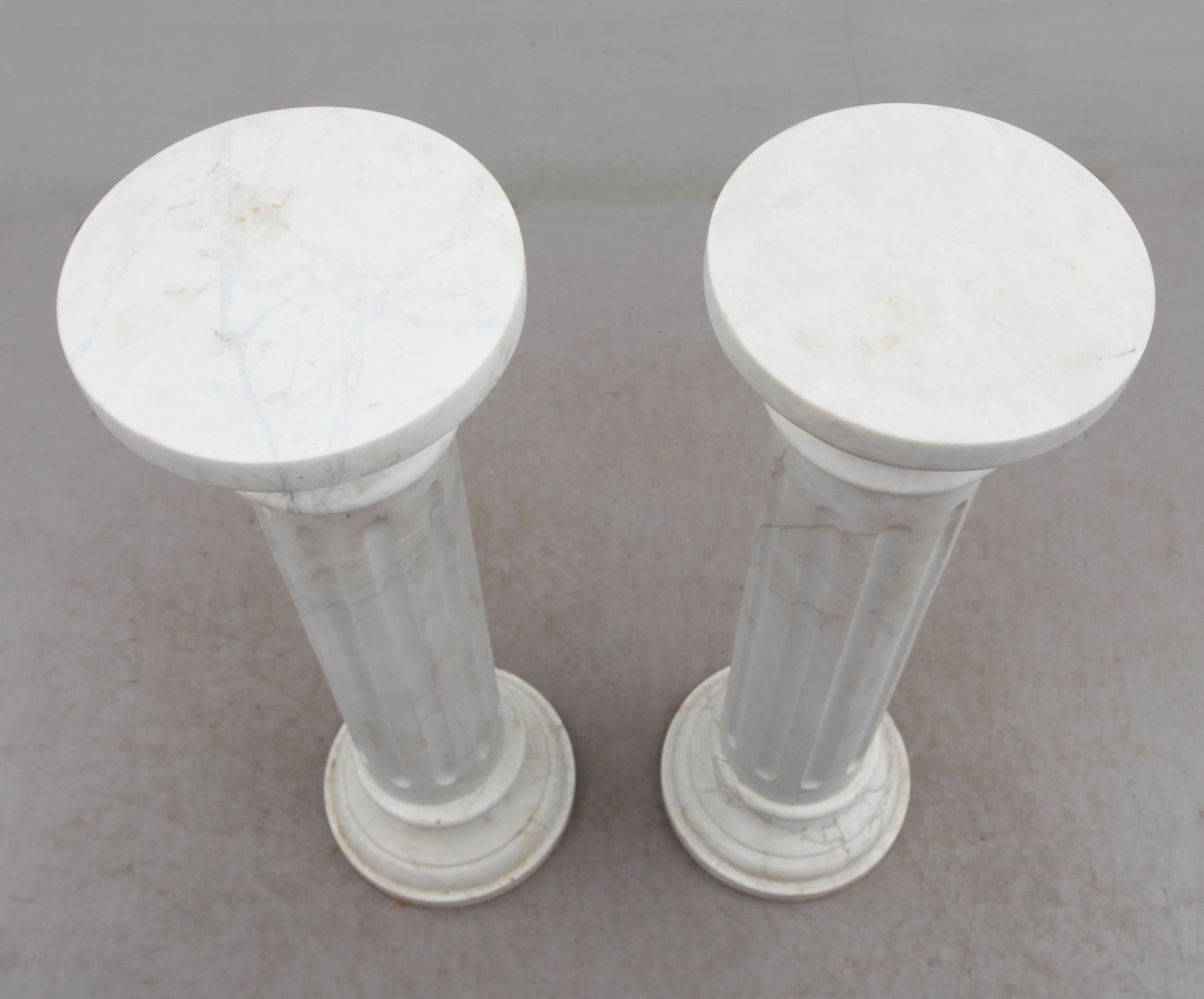 PIEDESTALER, 1 par, marmor, 1900-talets andra hälft.
