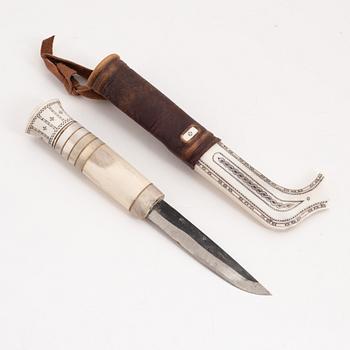 A reindeer horn knife by Ingvar Backlund, signed and dated -92.